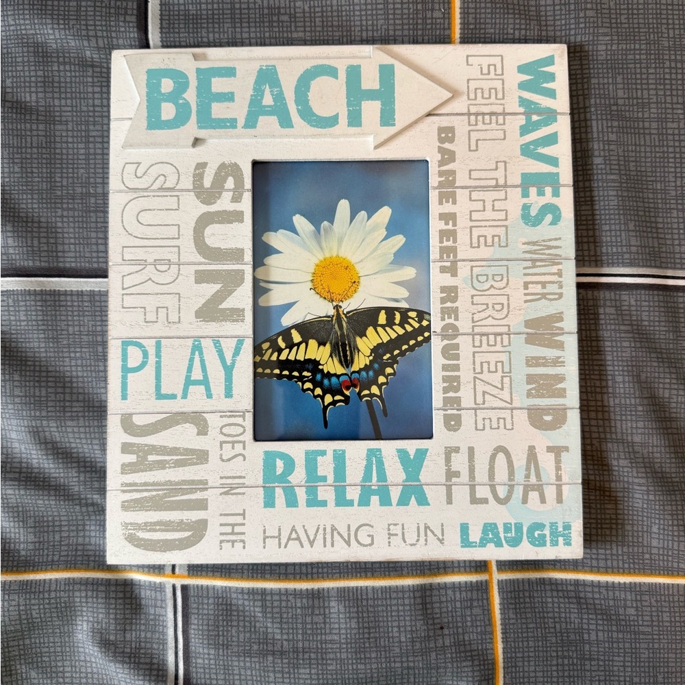 🏡Distressed Beach Themed Wooden Picture Frame 9” x 10”